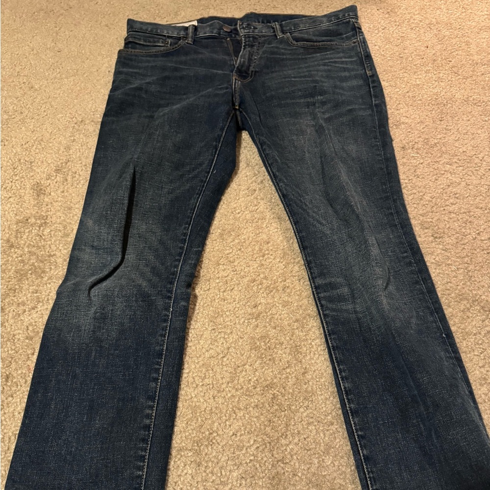 Men’s Gap medium wash denim